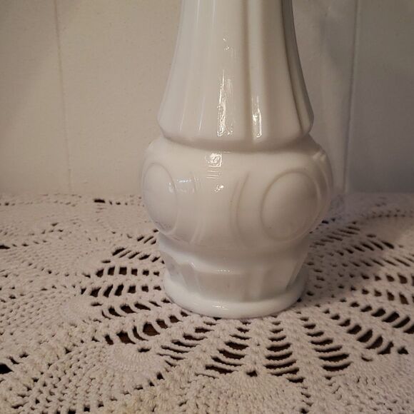 Pretty Vintage White Milk Glass Vase with Fabric Coral Roses - Picture 3 of 5